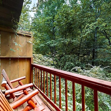 Bear Hugs Hotel Pigeon Forge Exterior photo