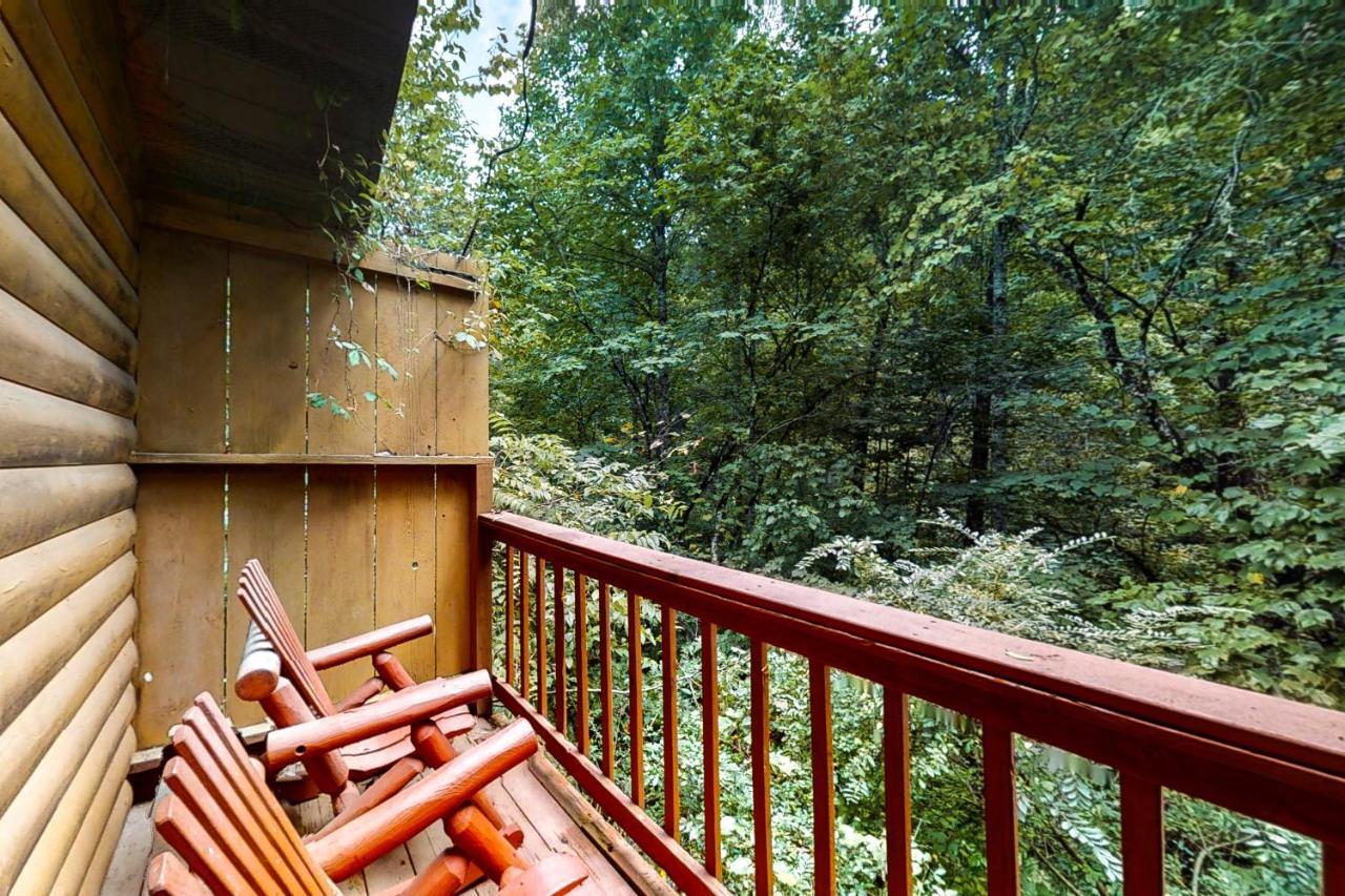 Bear Hugs Hotel Pigeon Forge Exterior photo
