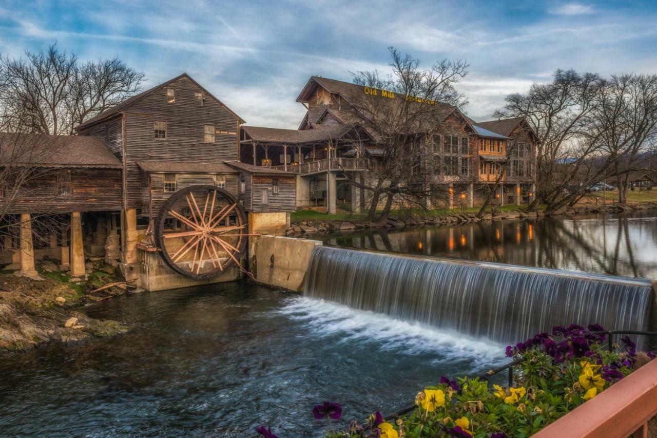Bear Hugs Hotel Pigeon Forge Exterior photo